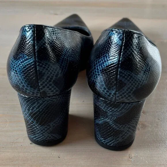 Stuart Weitzman First Class Blue Rattler Pumps - Picture 3 of 10